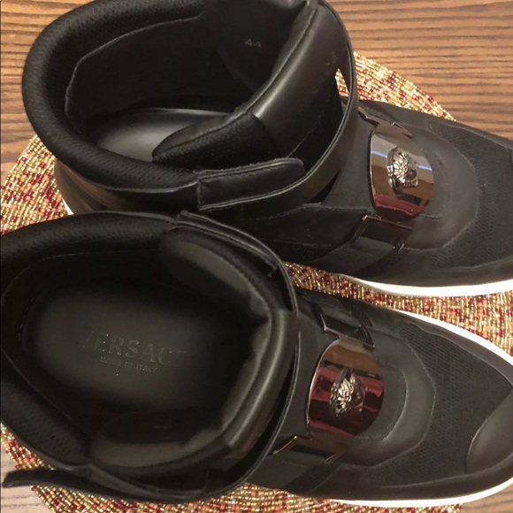 Men’s Size 11 Versace Leather Shoes - Picture 3 of 3